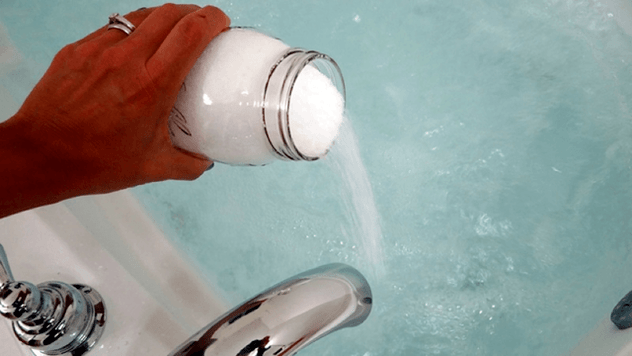 Bain avec du soda pour augmenter un membre